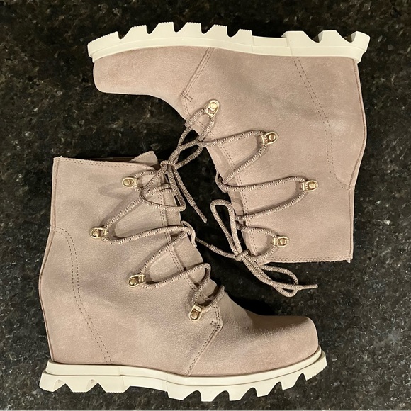 New Sorel Joan Of Arctic Wedge III Lace Boot, Waterproof Suede Lace-Up Booties - Picture 6 of 16